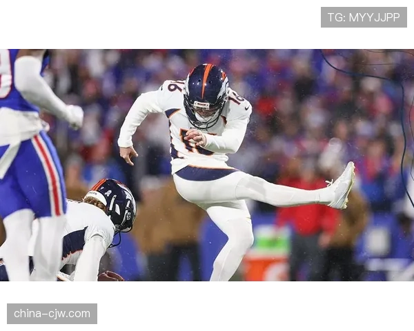 野马踢球手卢茨命中54码绝平射门 加时再献绝杀